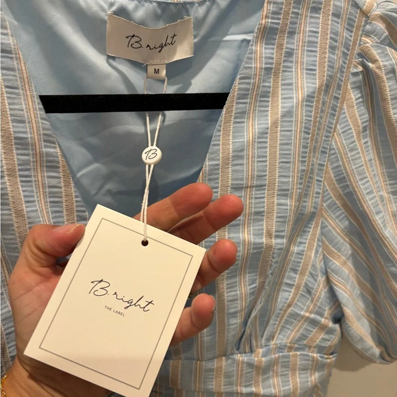 B. Right the label stripped dress sz M - Picture 3 of 4